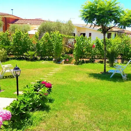 Delle Rose Sulla Baia Di Porto Frailis * Арбатакс