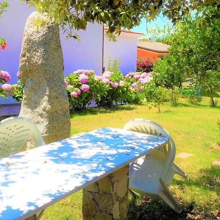 Delle Rose Sulla Baia Di Porto Frailis * Арбатакс